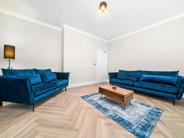 4 Bedroom Apartment Gretna Gretna 75656361