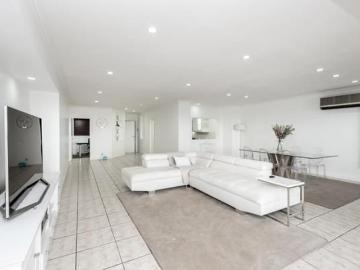 4 Bedroom Apartment in Morningside
