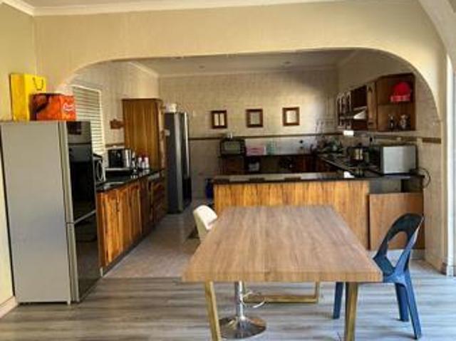 4 Bedroom Apartment in Glen Marais