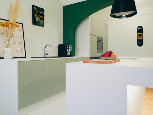 4 Bedroom Apartment in Liège, Rue du Parc near the station