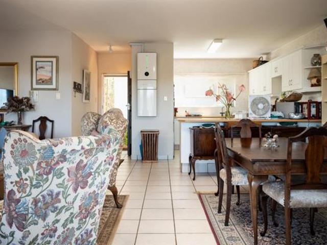 4 Bedroom Apartment in Willard Beach