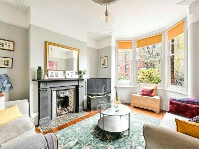 4 Bedroom Apartment London London 104712217
