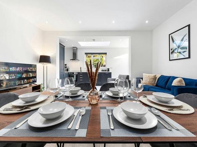4 Bedroom Apartment London London 73598490