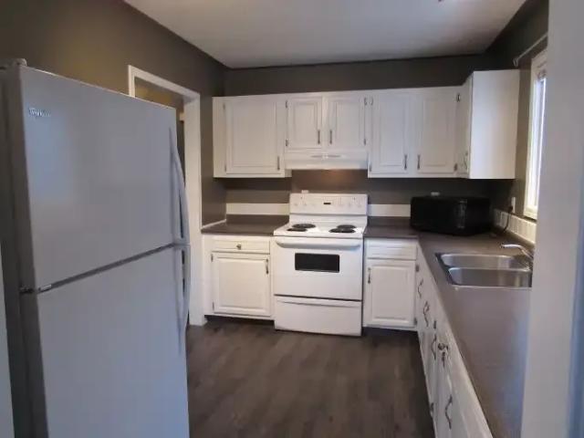 4 Bedroom Apartment Red Deer AB 106031259