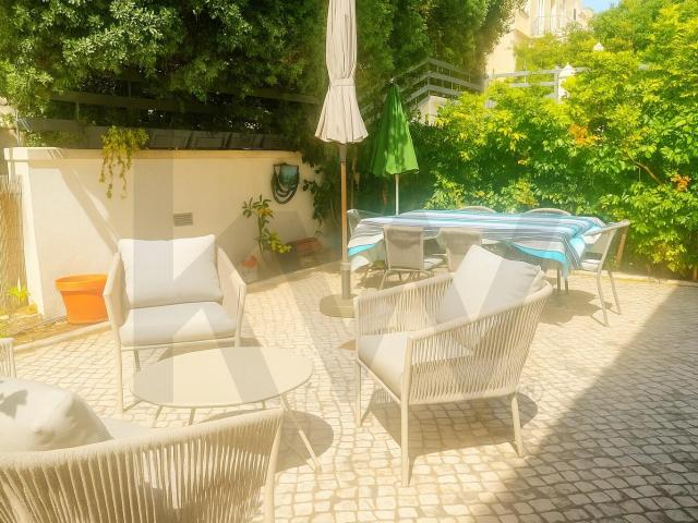 4 Bedroom apartment rental in Estoril | Private Cond | Swimming pool | Box | Sea View | Furnished