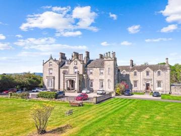 4 Bedroom Apartment Stirling Stirling LS101100073