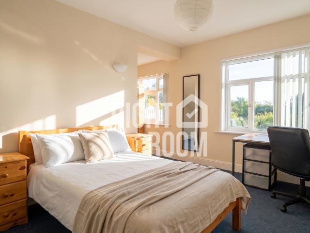 4 bedroom Apartment to let 4 Bed Apartment, Portswood Road, Southampton SO17 2NF