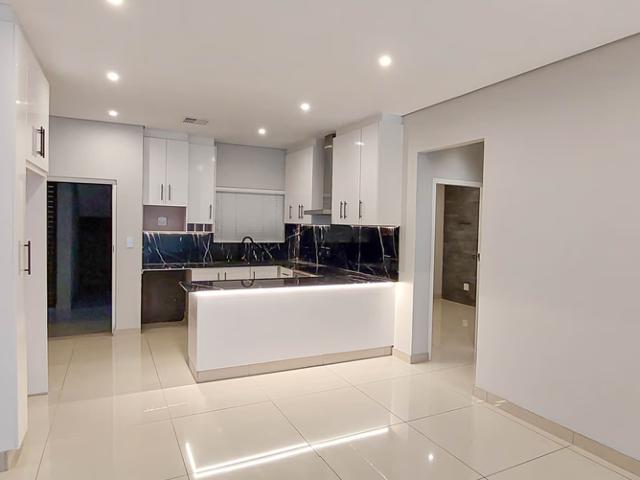 4 Bedroom Apartment To Let in Izinga