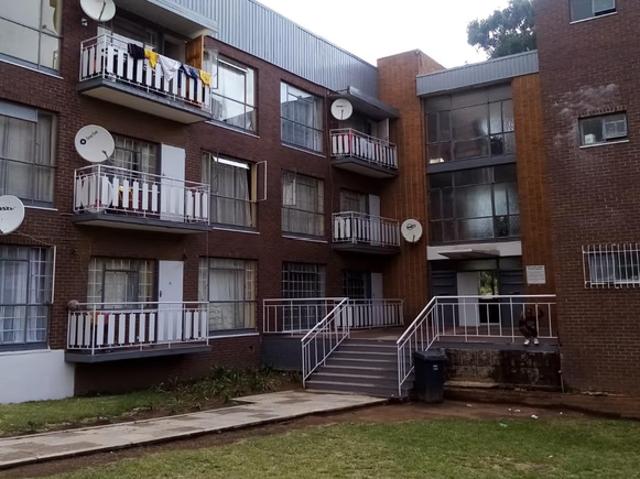 4 Bedroom Apartment To Let in Rosettenville