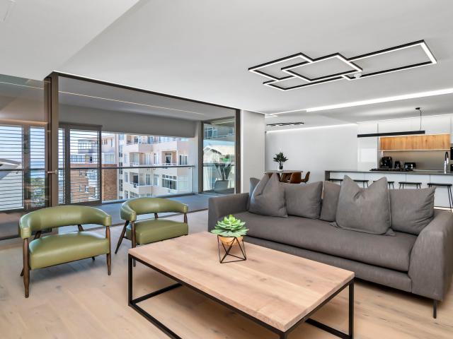 4 Bedroom Apartment To Let in Sea Point