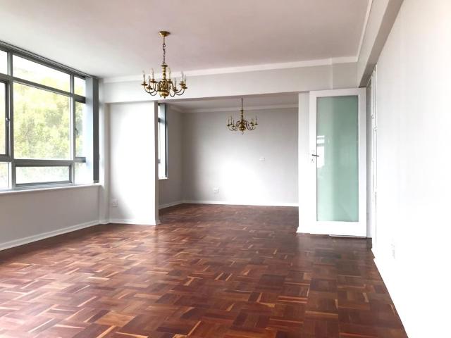 4 Bedroom Apartment To Let in Sea Point