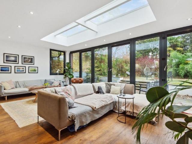 4 bedroom apartment to rent