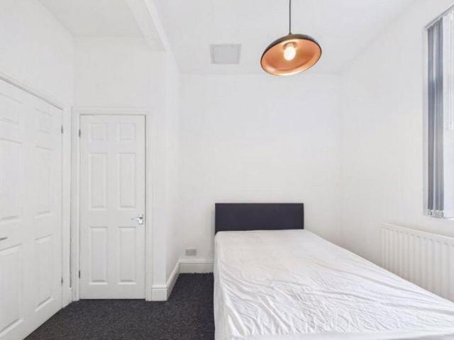 4 bedroom apartment to rent