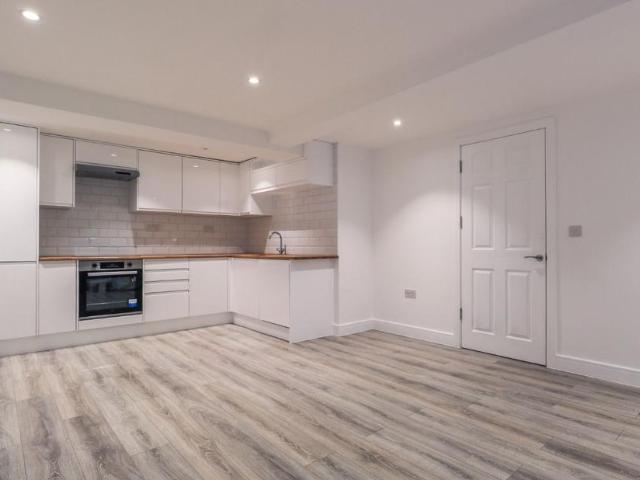 4 bedroom apartment to rent