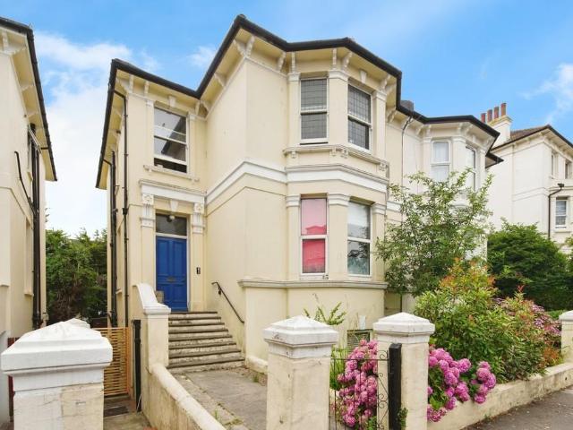 4 bedroom apartment to rent