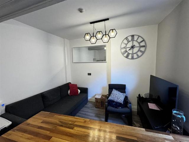 4 bedroom apartment to rent