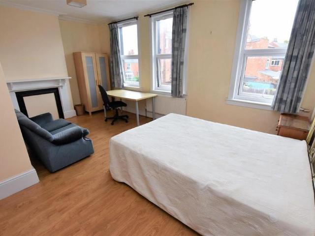 4 bedroom apartment to rent
