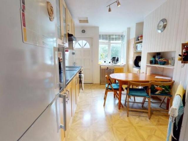 4 bedroom apartment to rent