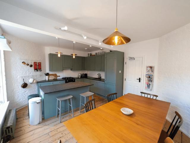 4 bedroom apartment to rent