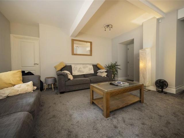 4 bedroom apartment to rent
