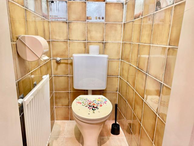 4 Bedroom Apartment, Vienna Amsterdam Apartments for Rent