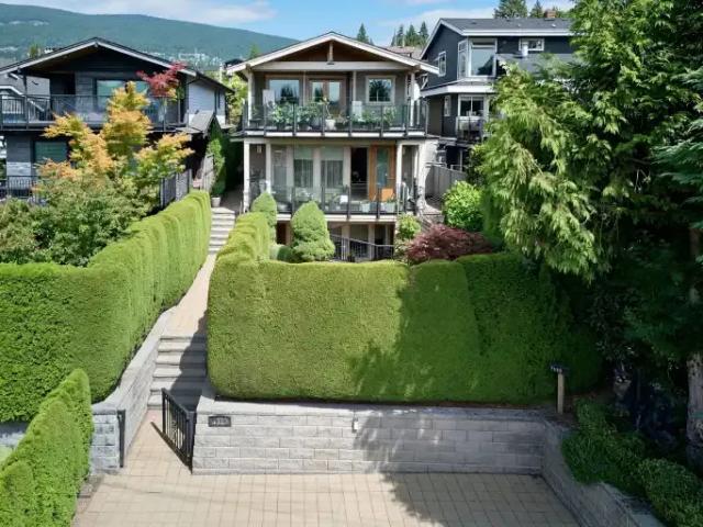 4 Bedroom Apartment West Vancouver BC 105716009