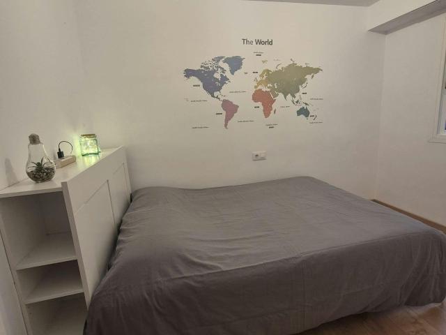 4 Bedroom Apartment with Balconies near Plaza de España, Valencia Amsterdam Apartments for Rent