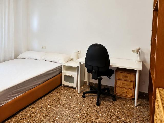4 Bedroom Apartment with Balcony in Benimaclet, Valencia Amsterdam Apartments for Rent