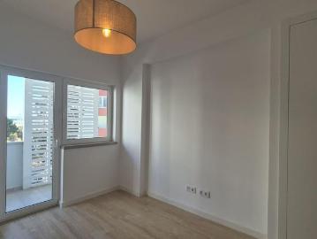 4 Bedroom Apartment with balcony, Paço de Arcos, Oeiras