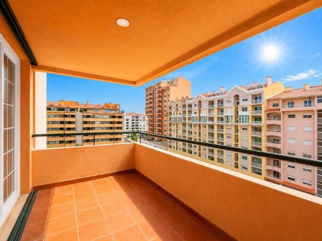 4 bedroom apartment with garage for rent in Cascais