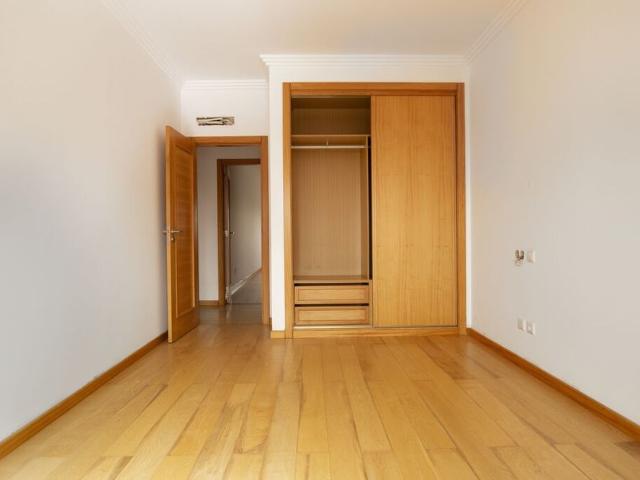 4 Bedroom Apartment with garden, Paço de Arcos, Oeiras