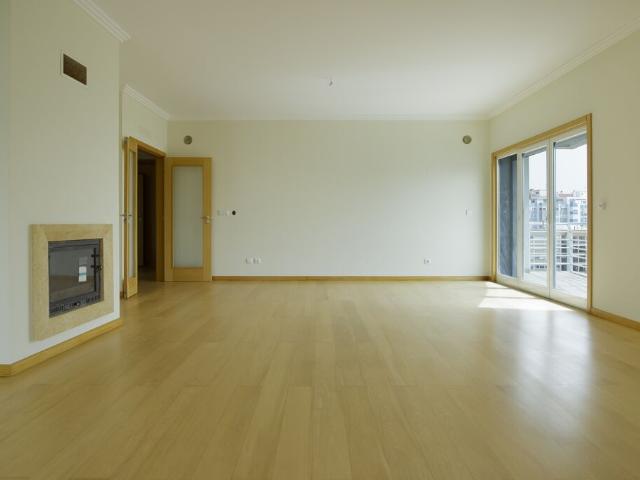 4 Bedroom Apartment with garden, Paço de Arcos, Oeiras