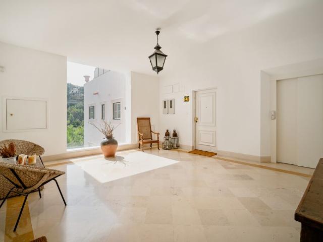 4 Bedroom Apartment with swimming pool, Estoril, Cascais