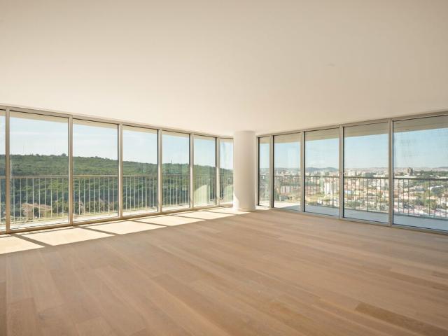 4 Bedroom Apartment with swimming pool, Nova Campolide, Lisboa