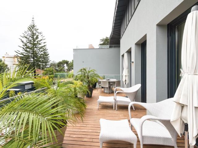 4 Bedroom Apartment with parking, Estoril, Cascais