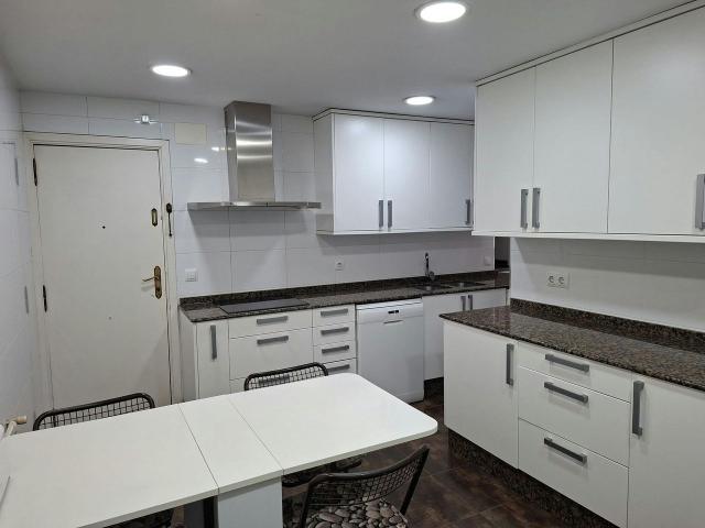 4 Bedroom Apartment with Terrace, Valencia Amsterdam Apartments for Rent