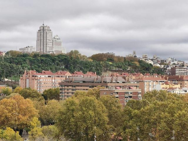 4 Bedroom Apartment with Terrace in Chamartín, Madrid Amsterdam Apartments for Rent