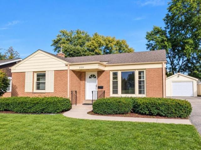 4 bedroom, Arlington Heights IL 60004 106216520