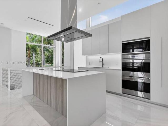 4 bedroom, Aventura FL 33180 106191997