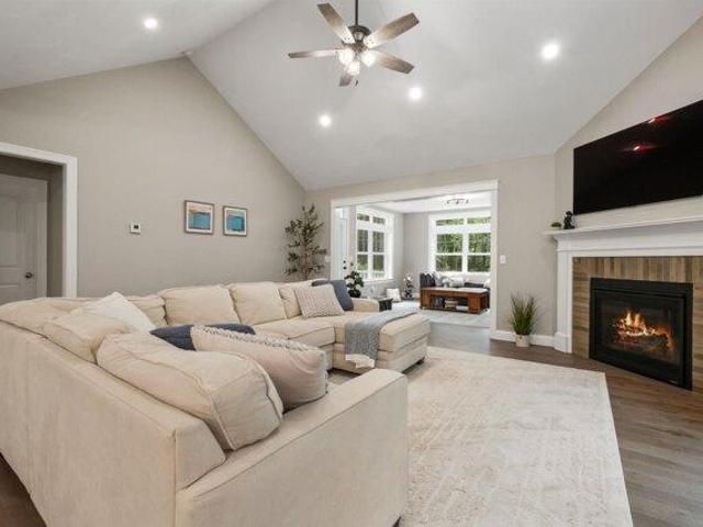 4 bedroom, Bow NH 03304 105386538