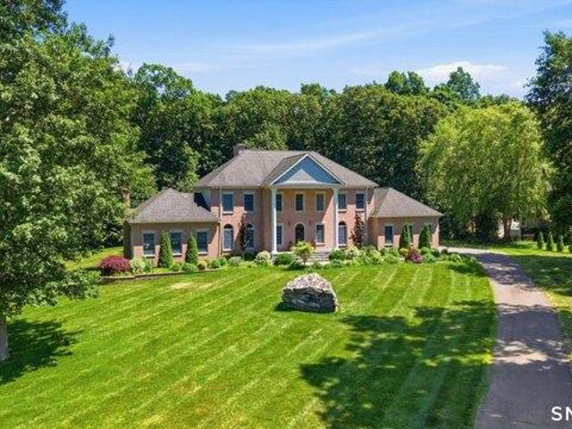 4 bedroom, Bolton CT 06043 105612105