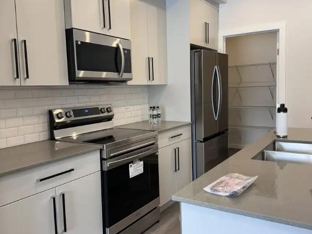 Entire 4 Bedroom + Bonus Room Home in Keswick | November Rent Free