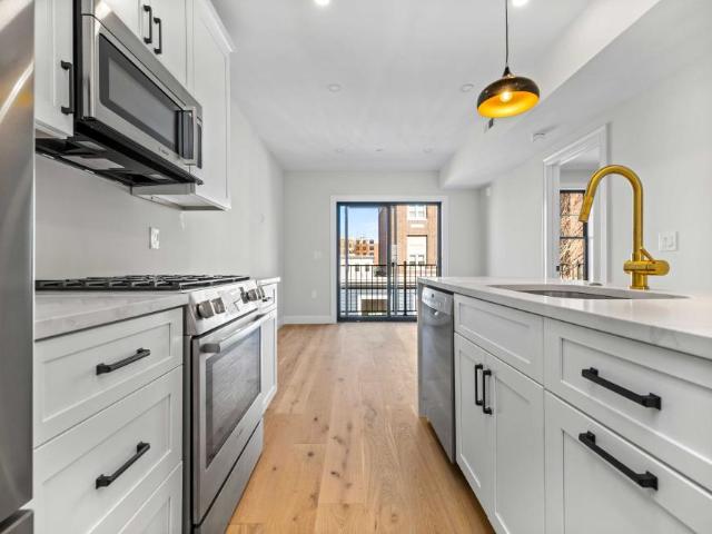 4 bedroom, Boston MA 02113 LS98488785