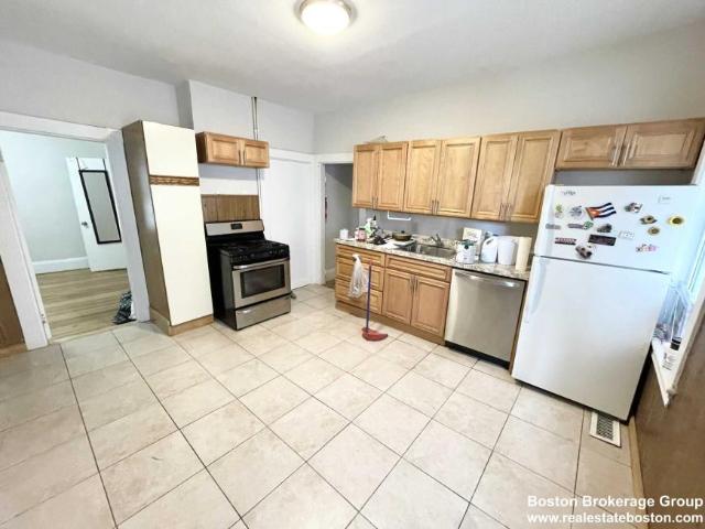 4 bedroom, Boston MA 02125 LS98395697