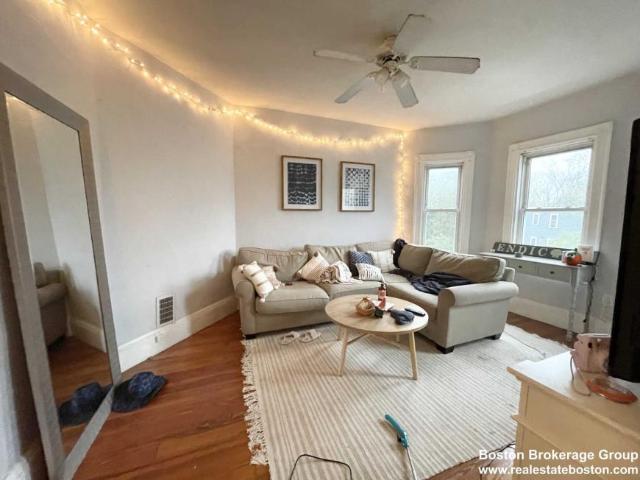 4 bedroom, Boston MA 02125 LS98395699