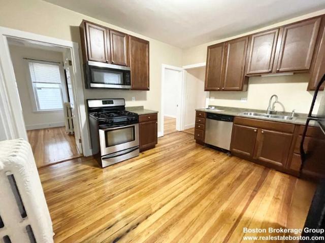 4 bedroom, Boston MA 02125 LS98395845