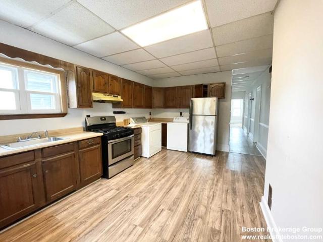 4 bedroom, Boston MA 02125 LS98395867