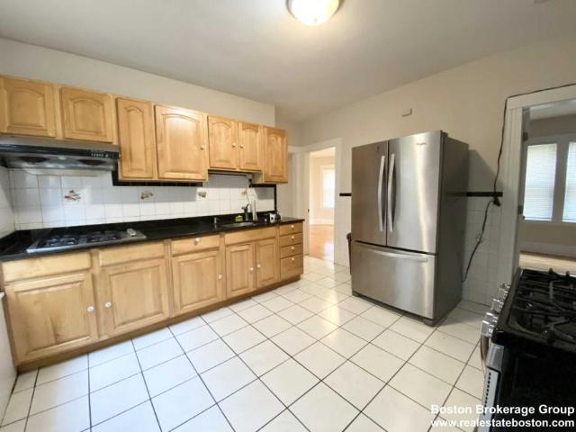 4 bedroom, Boston MA 02125 LS98395876