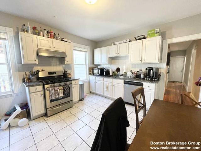 4 bedroom, Boston MA 02125 LS98395995