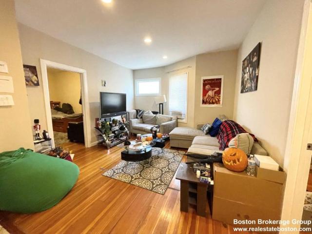 4 bedroom, Boston MA 02125 LS98395997
